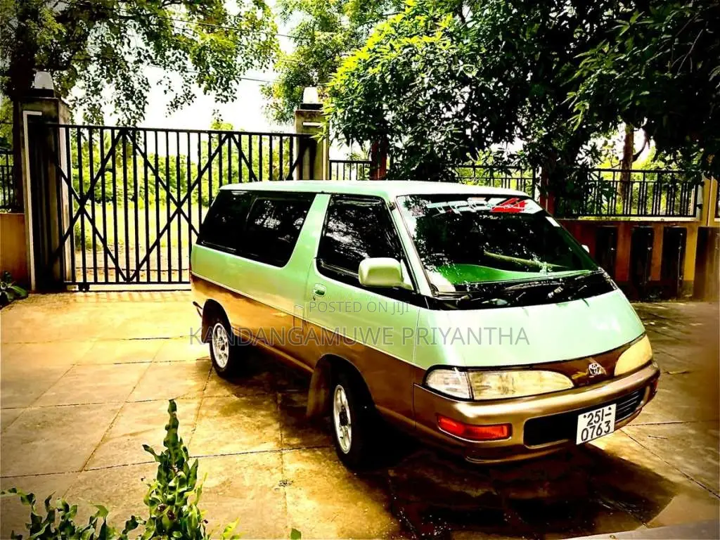 Toyota Lotto 1993 Van (Used)