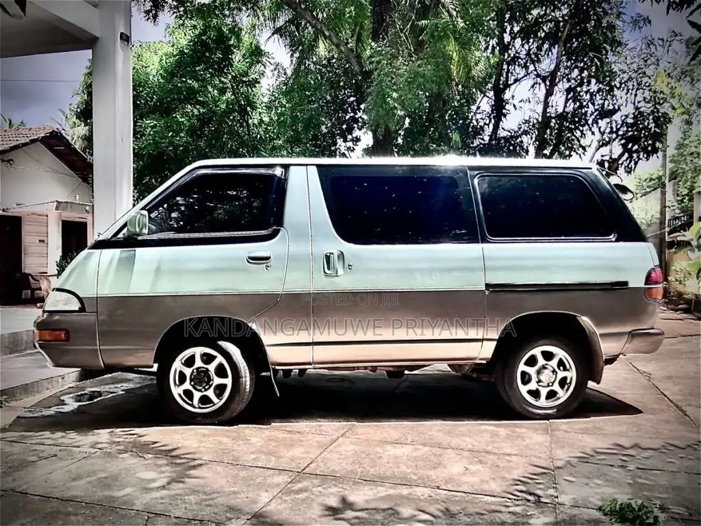 Toyota Lotto 1993 Van (Used)