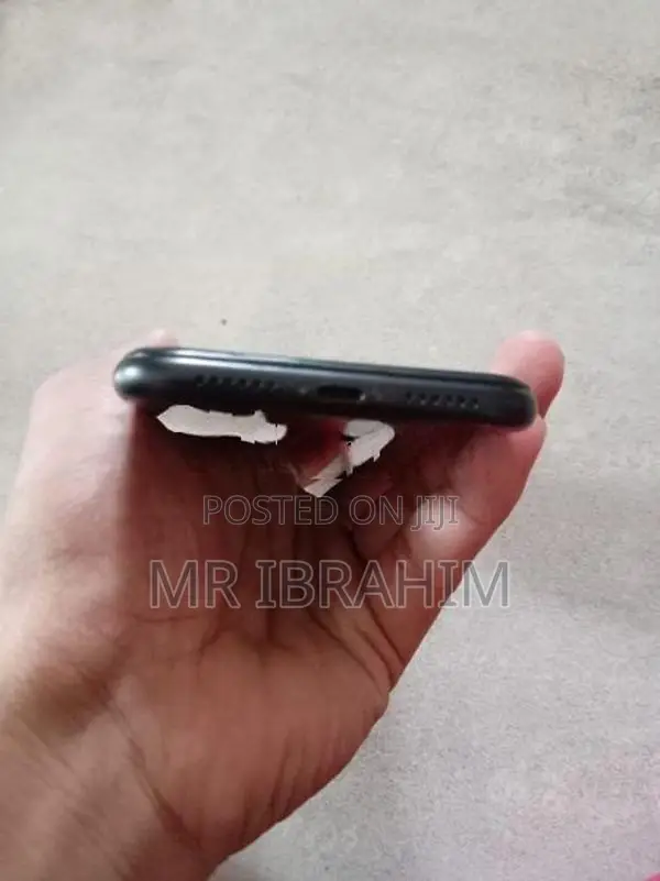 Apple iPhone XR (Used)