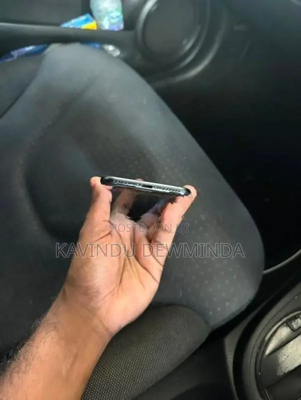 Apple iPhone SE 3 (Used)