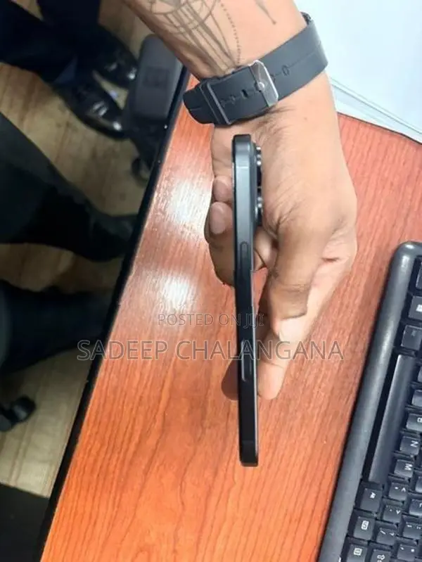 Apple iPhone 16 (Used)