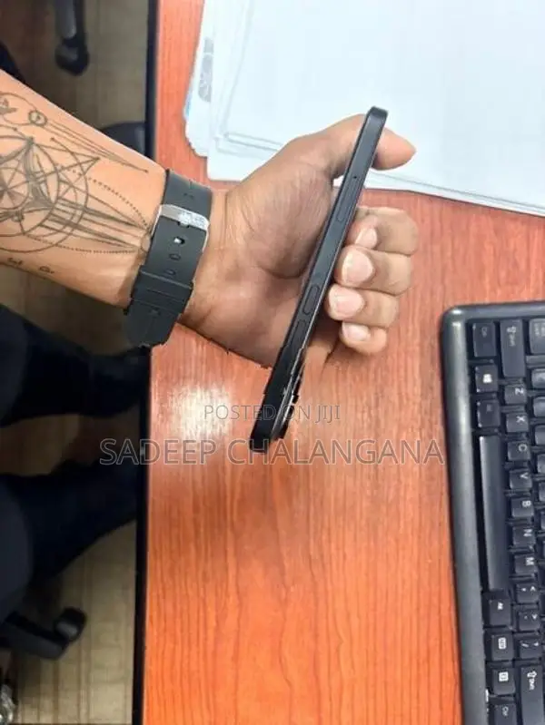 Apple iPhone 16 (Used)