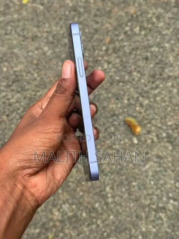 Apple iPhone 12 (Used)