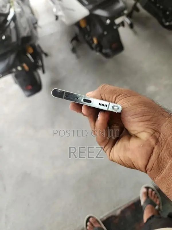 Samsung Galaxy S22 Ultra 5G (Used)
