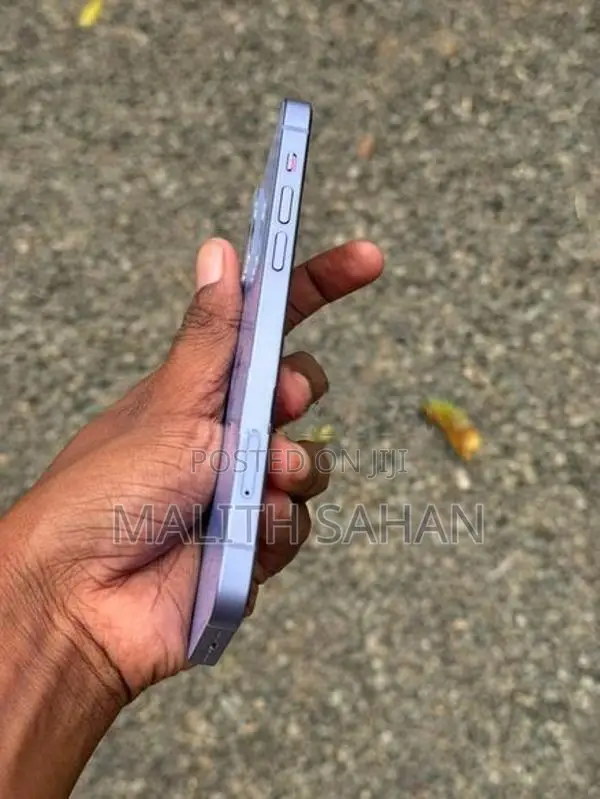 Apple iPhone 12 (Used)