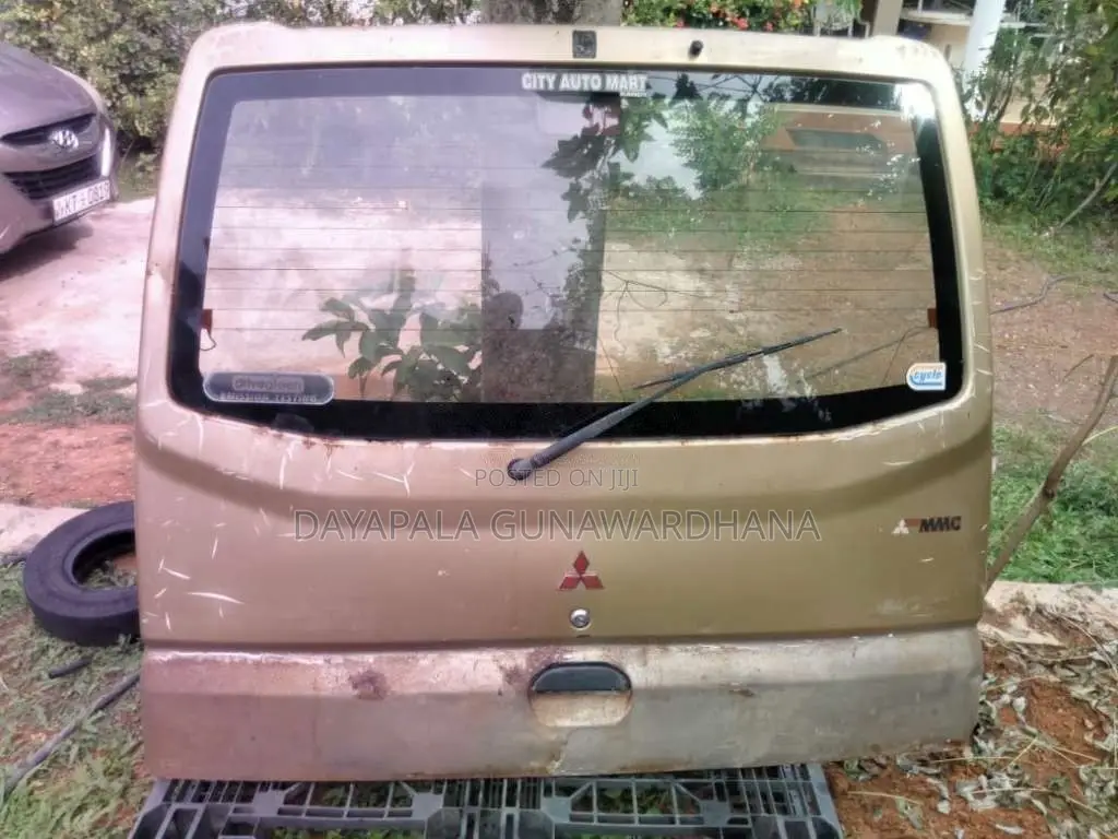 Mitsubishi Mini Cab Front Door Set for Van