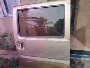 Mitsubishi Mini Cab Front Door Set for Van