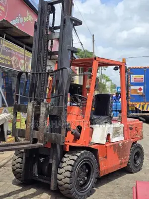 Nissan Forklift 2010 Heavy-Duty (Used)