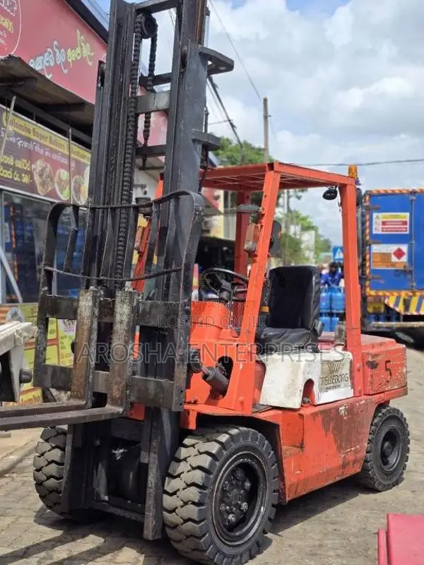 Nissan Forklift 2010 Heavy-Duty (Used)