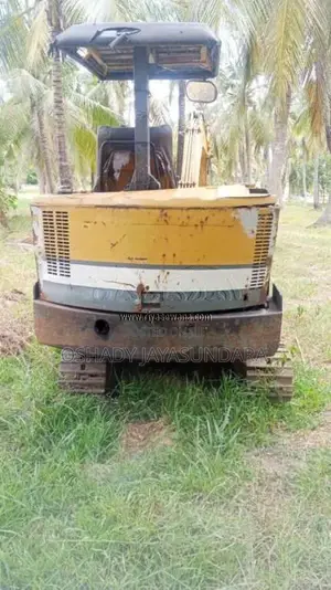 Komatsu PC 30 2004 Heavy-Duty (Used)