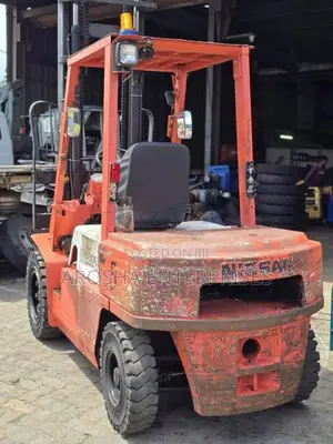 Nissan Forklift 2010 Heavy-Duty (Used)