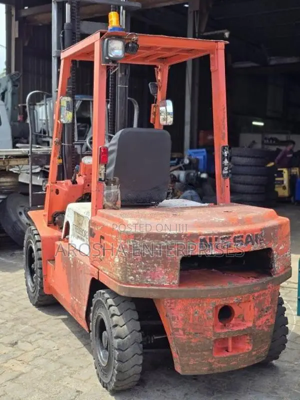 Nissan Forklift 2010 Heavy-Duty (Used)