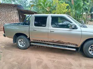 Nissan Datsun 1998 Crew Cab (Used)
