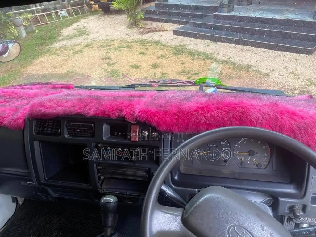 Toyota CrewCab 1984 Crew Cab (Used)