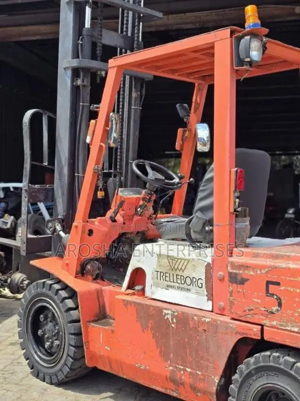 Nissan Forklift 2010 Heavy-Duty (Used)