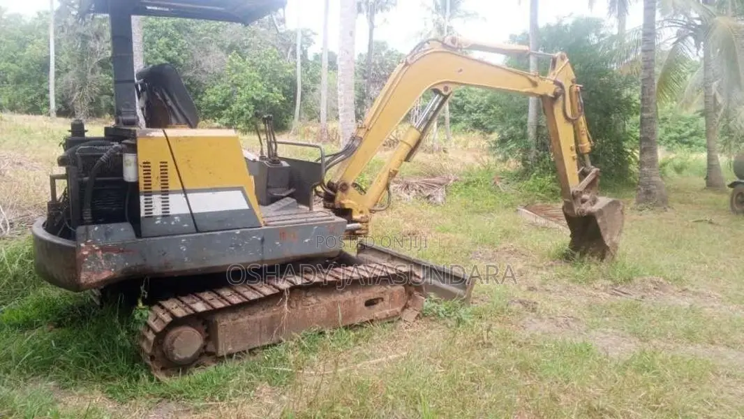 Komatsu PC 30 2004 Heavy-Duty (Used)