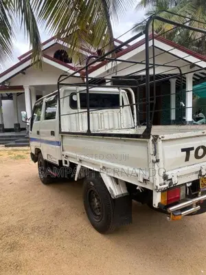 Toyota CrewCab 1984 Crew Cab (Used)