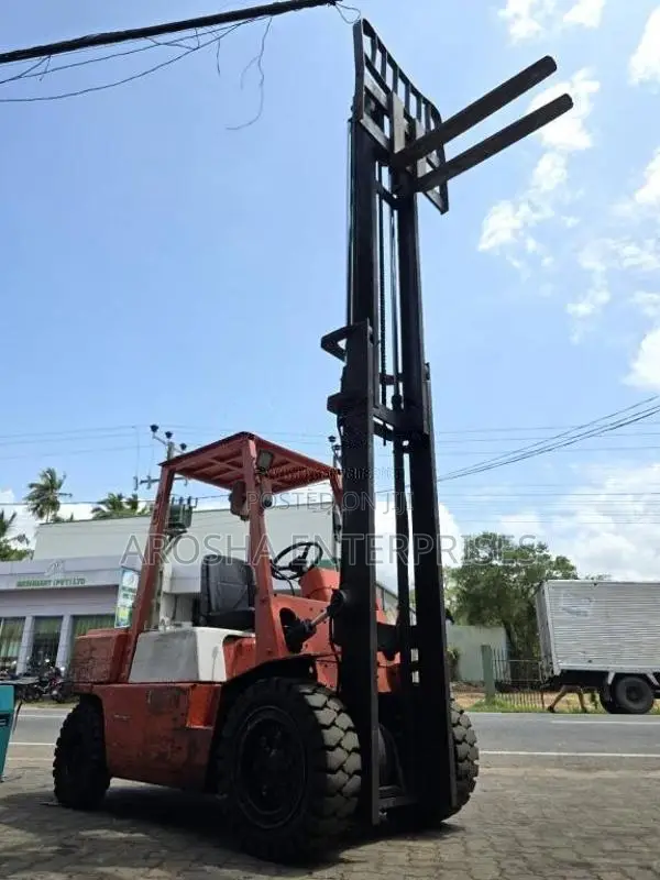 Nissan Forklift 2010 Heavy-Duty (Used)