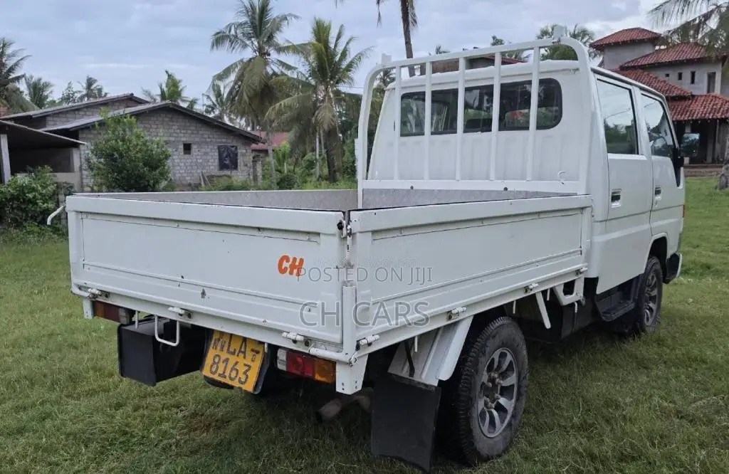 Toyota Dyna 2000 Crew Cab (Used)