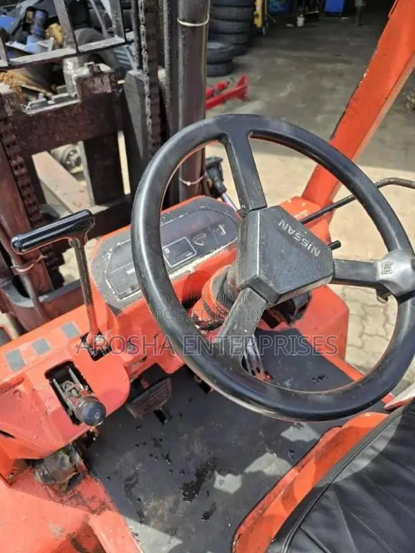 Nissan Forklift 2010 Heavy-Duty (Used)