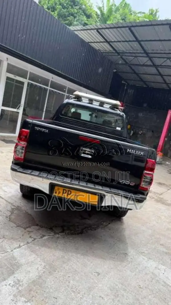 Toyota Hilux 2010 Pickup (Used)