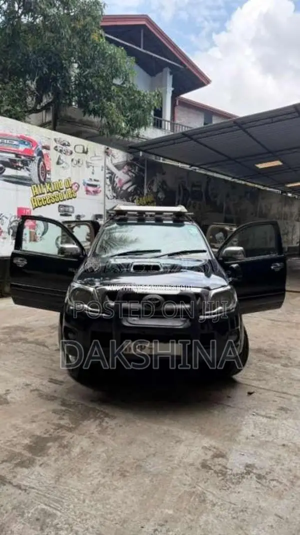 Toyota Hilux 2010 Pickup (Used)