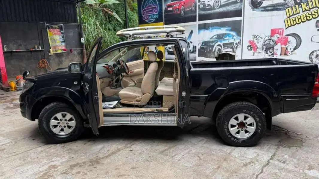 Toyota Hilux 2010 Pickup (Used)