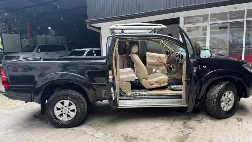 Toyota Hilux 2010 Pickup (Used)