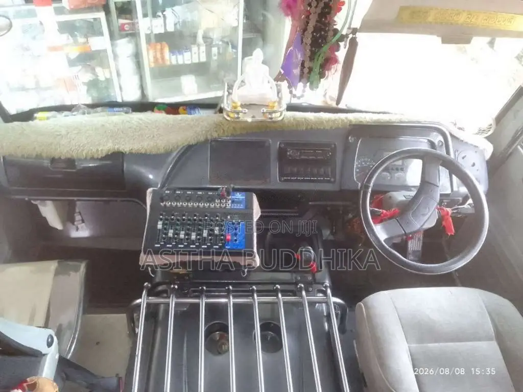Eicher Starline 2017 Bus (Used)