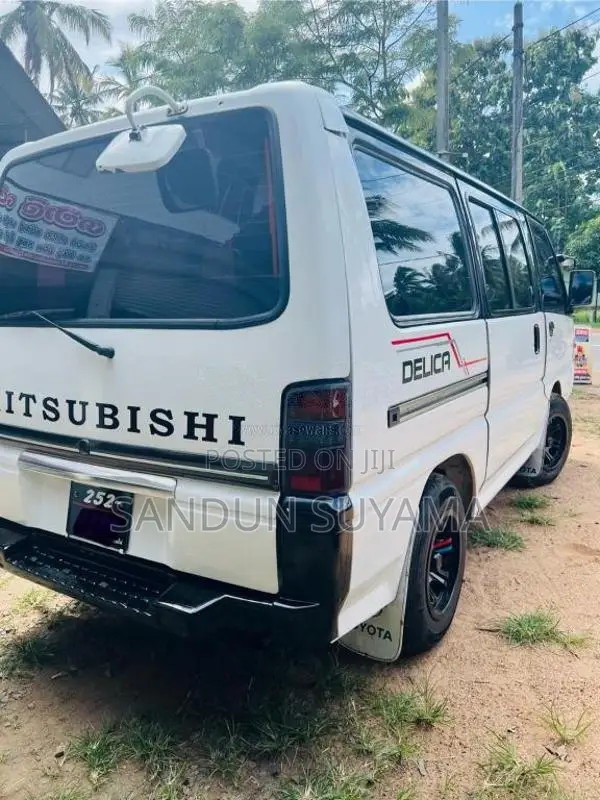 Mitsubishi Delica 1993 Van (Used)