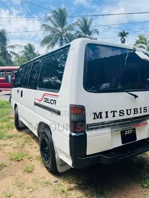 Mitsubishi Delica 1993 Van (Used)
