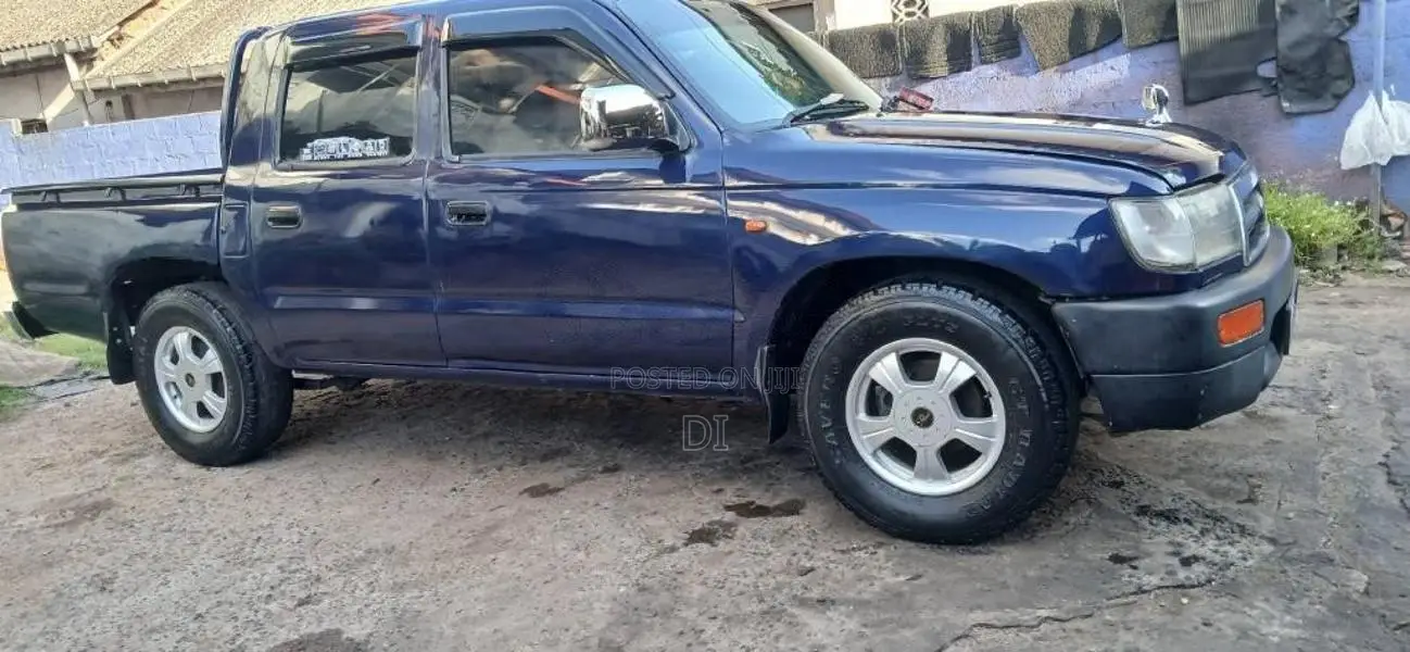 Toyota Hilux 2000 Pickup (Used)