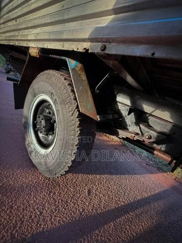 Isuzu ELF 1985 Lorry (Used)