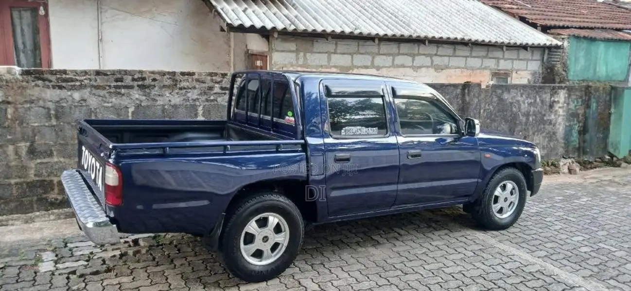 Toyota Hilux 2000 Pickup (Used)