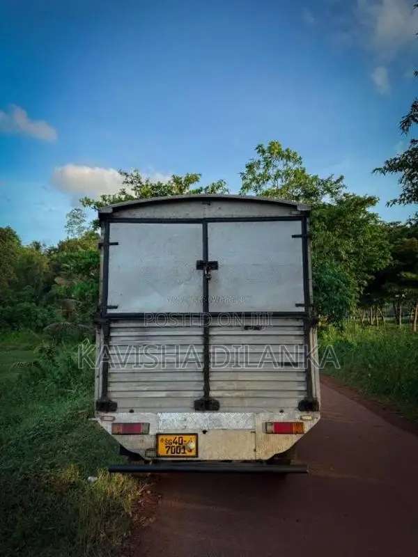 Isuzu ELF 1985 Lorry (Used)
