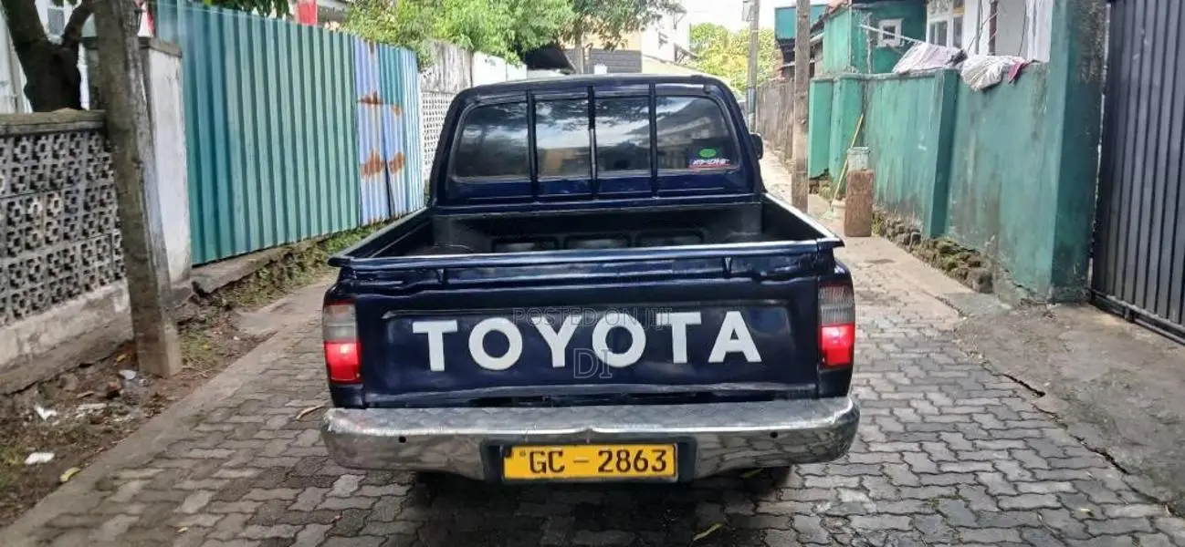 Toyota Hilux 2000 Pickup (Used)