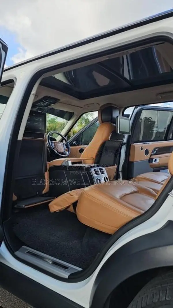 Range-Rover Autobiography LWB COMFORT PLUS SIGNATURE 2019 SUV (Used)