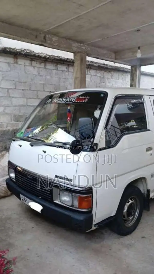 Nissan Caravan 1993 Van (Used)