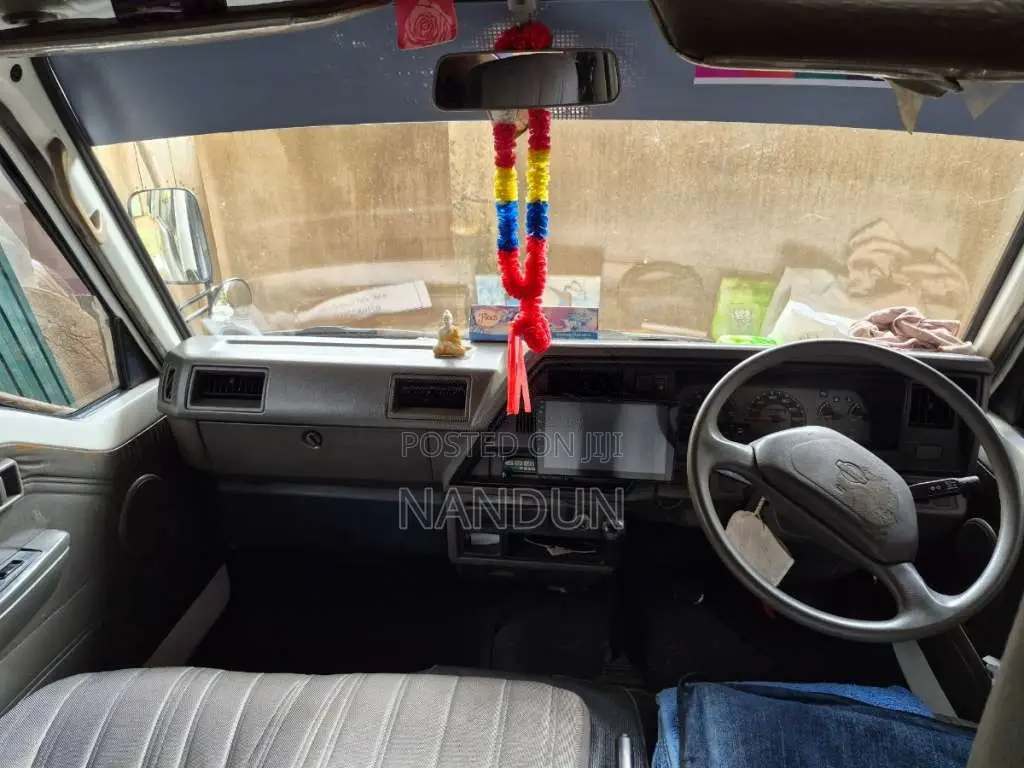 Nissan Caravan 1993 Van (Used)