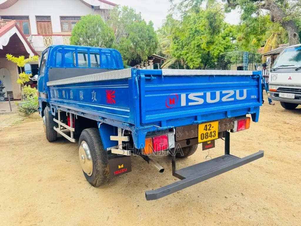 Isuzu ELF 250 10.5 1984 Lorry (Used)