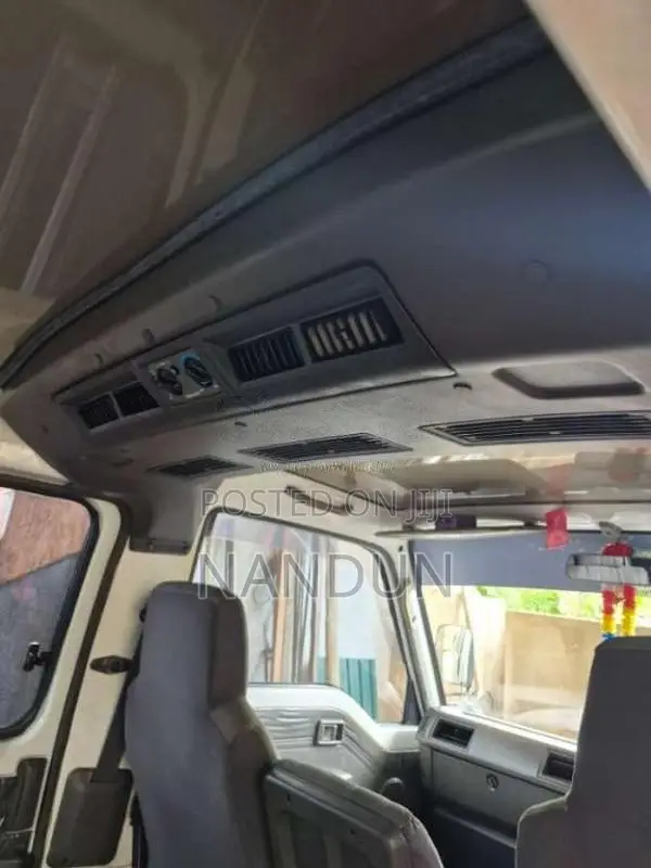 Nissan Caravan 1993 Van (Used)
