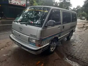 Toyota Shell 1990 Van (Used)
