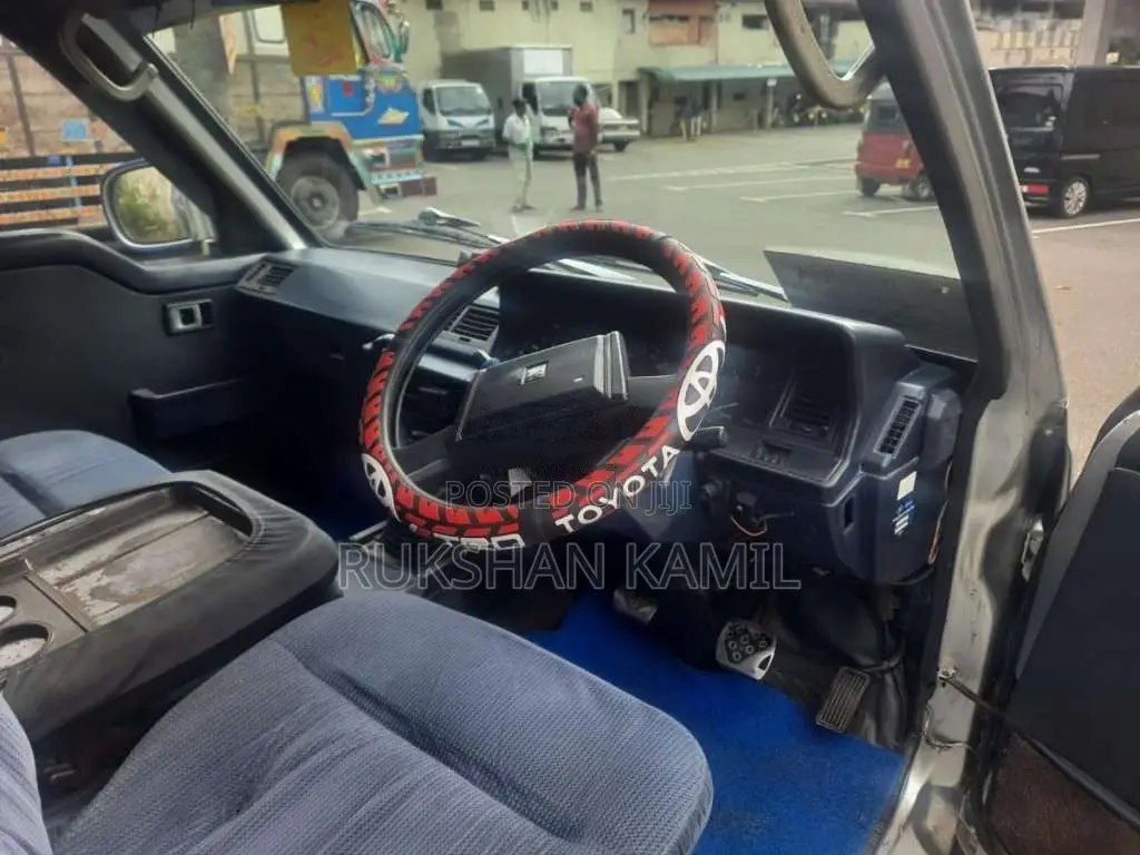 Toyota Shell 1990 Van (Used)