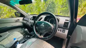 Mitsubishi L200 2012 Pickup (Used)