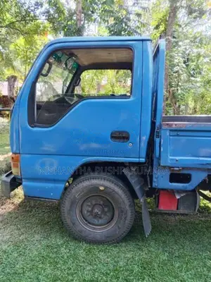 Isuzu ELF 1984 Lorry (Used)