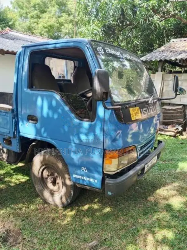 Isuzu ELF 1984 Lorry (Used)