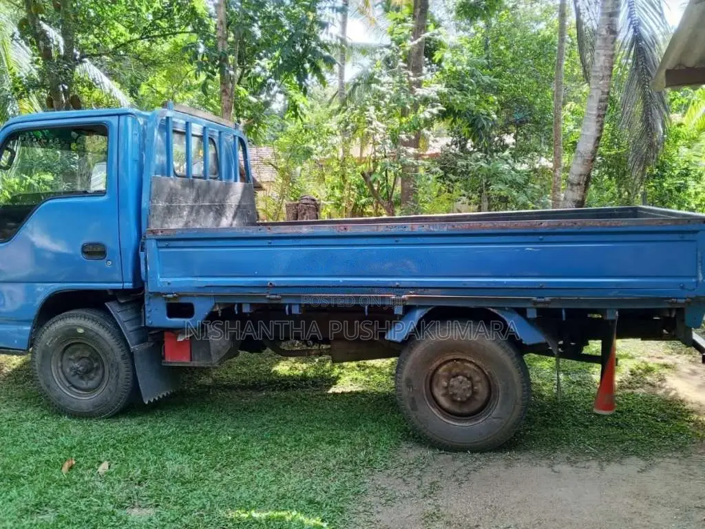 Isuzu ELF 1984 Lorry (Used)