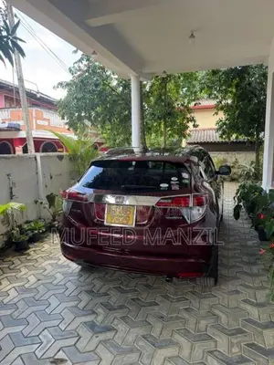 Honda Vezel 2014 SUV (Used)