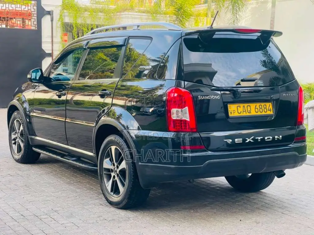 Micro Rexton 2016 SUV (Used)