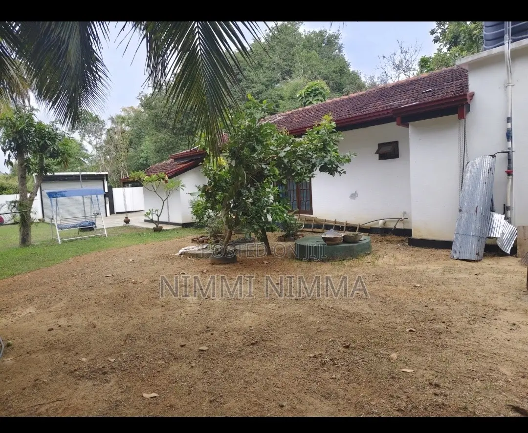 3bdrm House in Punchiwilluwa, Puttalam City for sale